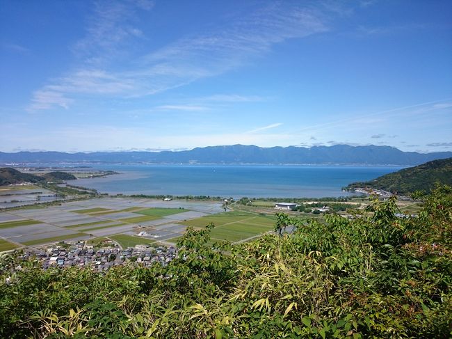 大阪に向かう途中で佐和山城跡、近江八幡、伏見などに寄り道してみました。<br /><br />＜行程＞<br />→米原7:37→彦根7:42（JR）<br />彦根8:53→近江八幡9:06（JR）<br />近江八幡駅9:11→大杉町9:17（近江鉄道バス長命寺線）<br />近江八幡11:26→京都12:07（JR）<br />京都12:16→桃山御陵前12:32（近鉄京都線）<br />中書島13:16→天満橋13:50（京阪本線）<br />天満橋14:28→天王寺14:37（大阪メトロ谷町線）