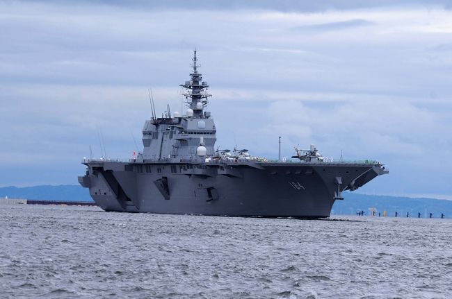 海上自衛隊 へり空母 加賀 大阪湾天保山へ入港との情報を得たので行って来ました。入庫撮影は、コスモスクエアの岸壁から撮影。