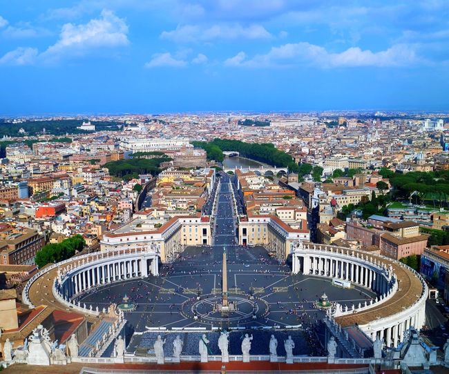 Rio minamotoのビア旅。<br /><br />今回の旅は、イタリア　 <br />ローマ　ヴァチカン市国　ナポリへ<br /><br />ローマの街中や教会にある、<br />イタリアの偉大な彫刻家、<br />ジャン・ロレンツォ・ベルニーニの天使達を見る為にローマへ<br />もちろんBAR(バール）でイタリアンビールも、本場パスタ、ピザも楽しみ。<br /><br />KOREAN AIR<br /><br />1SEP (Fri) <br />KE788 FUK10:35~ICN12:00<br />KE5931 ICN13:55~FCO19:05<br /><br />5SEP (Tue) <br />KE5932 FCO21:00~ICN15:25 <br />KE781  ICN18:35~FUK19:55<br /><br />3泊5日でタイトなスケジュールの中、<br />一日は、高速鉄道イタロに乗って憧れのナポリにも訪れる<br />がっつりイタリア旅。