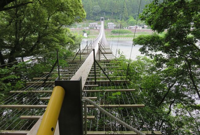 川根温泉のコテージで泊まり、翌日は友達の車で近郊の名所巡りをしました。最初が大井川に架かる吊橋、二番目が続日本百名城に選ばれた諏訪原城址です。