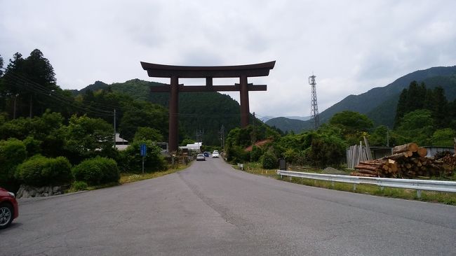 テレビ朝日 帰れマンデーで21日に放送された<br />栃木の古峯神社。<br />テレビ放映後の最初の土曜日だから、おそらく混んでいるだろうと思いつつも<br /><br />深緑の古峯園に行ってみたくて、覚悟を決めて行ってきました。