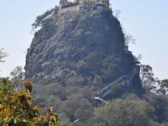 アジア遺跡一人旅（ポッパ山と猿）