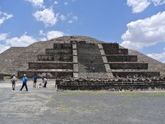 有名なメキシコ中央高原最大の 　古代都市遺跡、テオティワカン