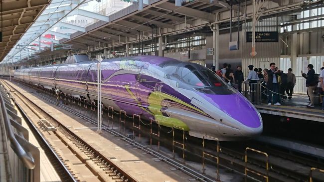 5月13日に運行が終了した「500 TYPE EVA（タイプエヴァ）」に乗車してきました。<br /><br />何か割安な乗車券がないかと探していると日本旅行の「バリ得こだま・ひかり号」が安かったのですが、取扱支店が関西エリアの店頭店舗・メディアトラベルセンター　※オンライン受付はメディアトラベルセンター限定という商品。<br />問い合わせてみると「ゆうぱっく扱いで発送する。」との事だったので本局の「局留め」でお願いして受け取りました。<br /><br />ただ乗車していただけなので簡単ですが旅行記にしてみました。<br /><br />☆行程<br />2018年4月19日<br />羽田空港＞福岡空港＞天神<br /><br />2018年4月20日<br />天神＞博多＞新大阪＞伊丹空港＞羽田空港<br /><br />ホテル：東横イン西中洲<br />鉄道：ＪＲ西日本