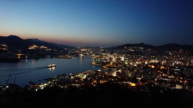 友人が五島列島へ短期滞在することになり、一度も離島に行ったことがないこともあり…離島って行ってみたいね、会いに行ってみよう!と盛り上がり、来月世界遺産へ登録目前の五島列島&長崎に旅行することに。<br />旅行を既に手配したときに世界遺産へ登録が決まったとのニュース報道を目にしました。登録されたら混むでしょうか。<br />世界文化遺産への登録されるのは「長崎と天草地方の潜伏キリシタン関連遺産」ということで構成資産は12もあるので、全部回ることはできませんでしたが、今回はその中のいくつかの教会を巡りました。<br />どの教会もそれぞれ特徴があり厳粛な雰囲気と静寂、きれいなステンドグラスでとても素敵でした。<br />教会内部は写真撮影禁止なので、心のフィルムに焼き付けて下さいと呼び掛ける看板があちらこちらにありました。教会を訪れる際にはきちんと拝礼マナーを守りたいですね。<br />ー*ー*ー*ー*ー*ー*ー*ー*ー*ー*ー*ー*<br />*国内格安航空券予約サイト「エアトリ」<br />東京(羽田)→長崎JAL605 7:40-9:35<br />長崎→東京(羽田)ANA670 19:15-21:00<br />往復29,234円手配手数料3,430円<br />*五島産業汽船 長崎港⇔鯛ノ浦港<br />長崎港→鯛ノ浦港13:00-14:40<br />鯛ノ浦港→長崎港11:00-12:40<br />往復10,260円<br />こちらは2日目の長崎の夜景を満喫と夕食です<br />