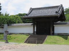 2018初夏、水戸城と江戸城(2/12)：水戸城(1)：高速バスで水戸へ、水戸駅、黄門主従像