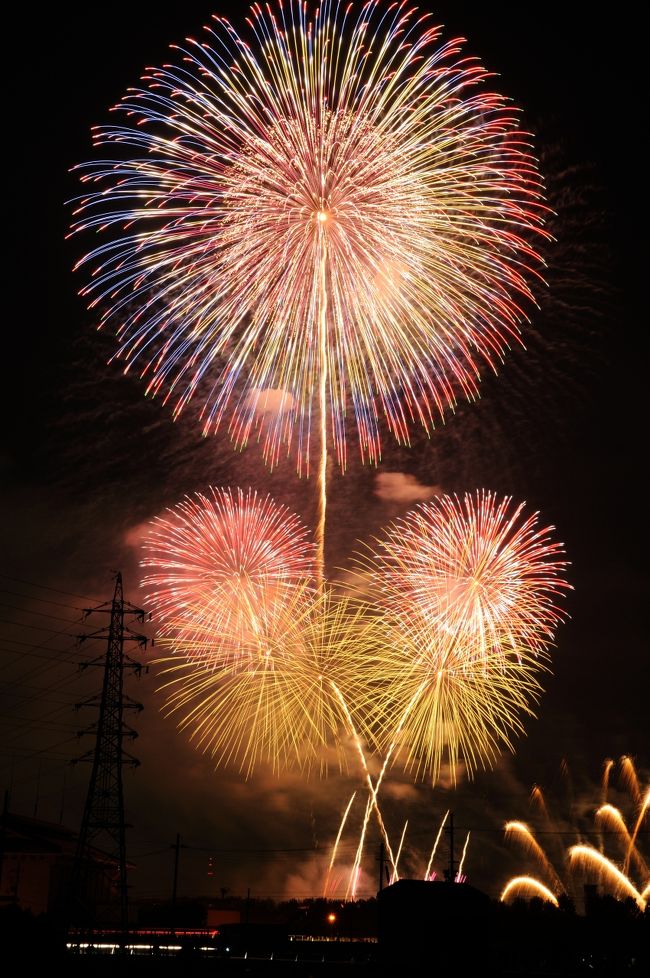 京都市伏見区の京都競馬場で5月30日夜、音楽に合わせて約1万3000発の花火を打ち上げる「京都芸術花火2018」開催された。懸念された雨もギリギリで上がり素晴らしい花火が見れました