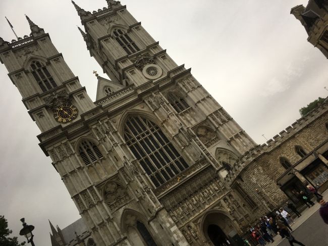 今回、ヨーロッパフランス、イギリスへの旅に出ました。<br />でもでも、数日で、その国を知るまでもなく、と言うか、ほとんど時間がなく、行きたいところも充分行けず。。。<br />でもでも、とりあえず、時間とからだをフル回転して、廻ってきました。<br /><br />①【花の都パリ・イギリス】へ。出国編。トランジットで飛ばないよ。<br />https://4travel.jp/travelogue/11366919<br /><br />②【花の都パリとイギリス】へ。コッツウォルズ編、遅れを取り戻さなくっちゃ!!<br />https://4travel.jp/travelogue/11366918<br /><br />③【花の都パリ・イギリス】ロンドン市内観光からユーロスターでパリへ<br />https://4travel.jp/travelogue/11366925<br /><br />④【花の都パリ・イギリス】充実のモンサンミッシェル<br />https://4travel.jp/travelogue/11366929<br /><br />⑤【花の都パリ・イギリス】セーヌ川河口の町オンフルールと夜のエッフェル塔<br />https://4travel.jp/travelogue/11366933/<br /><br />⑥【花の都パリ・イギリス】ルーブル美術館・レストランでオペラ<br />https://4travel.jp/travelogue/11366934/<br /><br />⑦【花の都パリ・イギリス】帰国編・リヨン駅とお土産<br />https://4travel.jp/travelogue/11366935/<br /><br />時間がなく、気持ちがついて行けなかった。<br />美術館をゆっくりめぐり、あらゆる市場も巡りたい。<br /><br />結果は・・・リベンジ再挑戦の旅をしたい!と言うことになりました。<br />