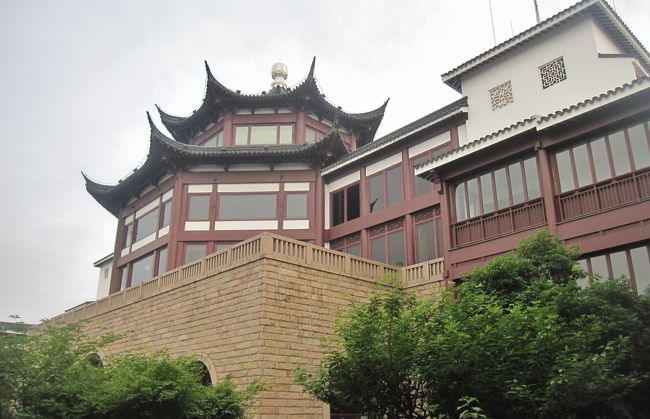初めての中国旅行<br />蘇州のパンパシフィック<br />ホテルに連泊して蘇州観光<br />ホテルは今までに宿泊した<br />ホテルとは外観がちょっと<br />変わっていました。