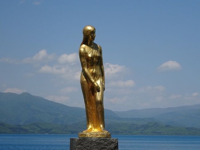 秋田県に来たのだから、田沢湖と角館は是非行きたい!。<br />両方行きたいと欲張って、行ってきました。<br />午前中のGAOが面白かったです。<br />田沢湖、美しいのね!。<br />角館!もっと滞在したかった!!!<br />我が家の旅行は諸々詰め込みすぎな傾向。<br />男鹿水族館->田沢湖->角館->秋田空港<br />昼食なしで!。<br />