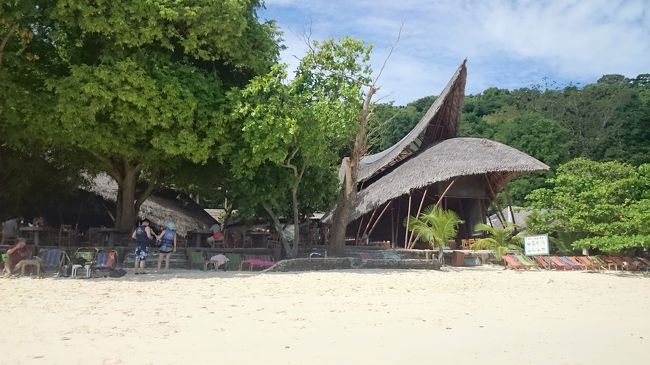 タイのプーケット島で優雅なリゾートバカンスを満喫し、バンコクに渡ってお寺巡りの旅を計画しておりました。<br />が…プーケット最終日に食あたりに。<br />いつも何かしらあるせとみかんの旅です。