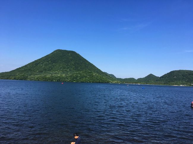　6月最初の週末は、当然の事ながら軽井沢へ一泊二日の小旅行でした。<br />と言っても別荘に滞在するので旅行という気分はあまり無いんだけど・・・。その代わり、帰りは何処かに寄って旅行気分を出す事にしています。今回は半年ぶりに榛名湖へ行き、車で湖を一周してから温泉へ入り・・・。天気も良くて楽しい小旅行でした。