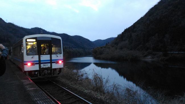 2018.01 廃線前に行く三江線駅巡り（10）夜の帳が下りる無人駅。江の川を眺め、温泉に浸かる潮駅