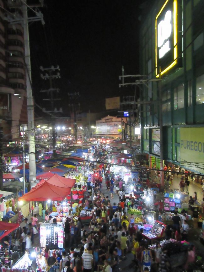Sarao Motors訪問後 Alabangから国鉄でTutubanまで乗車<br />Divisoria Market 夜の探索をして中華街を抜け Quiapo に、<br />LRT 乗車で Carriedo 駅から Libertad 駅に到着せり~