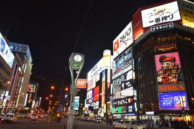 初の札幌・小樽の旅。<br /><br />初日、小樽を後にして、初札幌で初すすきのの夜は<br />ジンギスカンに回転寿しと二回の晩餐を楽しみました。<br />間に藻岩山での夜景を挟み、<br />また私が北海道で大好きなセイコマ(Seicomart)<br />のプレゼンも付けてみました。