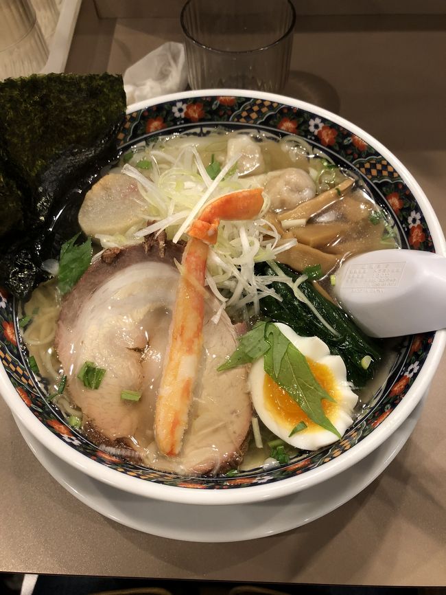 今回の函館で3回目になる北海道への旅。1度目小樽で大雨、2度目は富良野で小雨。なぜか天気に恵まれません。3度目ここ函館では素晴らしい夜景が見れるのでしょうか。50代前半おばさんの函館ひとり旅です。4travel投稿デビュー記念の旅です。