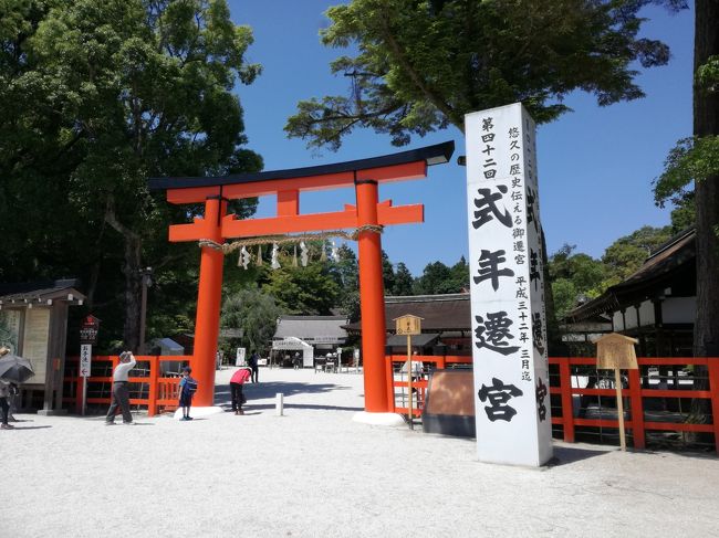 京都定期観光バスの上賀茂神社と下鴨神社の特別参拝のツアーに参加してきました。<br />特別参拝ではまず神社の由来などのお話を聞き、一般では入れない御本殿の中に案内してもらって参拝できます。<br />価値のあるお話がたくさん聞け、今まで知らなかったことたくさん教えていただきました。<br />また、御本殿での参拝、やはりとても感動しました。