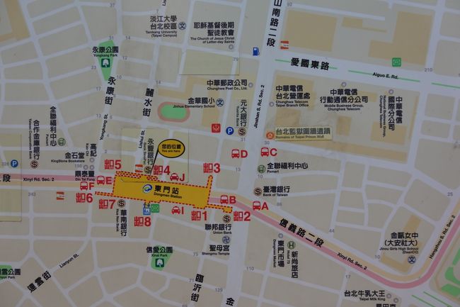龍山寺を後にして、東門に、やって来ました。ここで昼ごはんにしようかな。