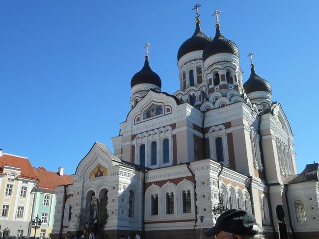 2日目。<br />午前中はタリン歴史地区の観光でランチの後はラトビアの首都リガへ。<br />約310㎞、4時間30分。（実際はもっとかかりました）<br />大聖堂でのオルガンコンサート。<br />移動距離が長いです。