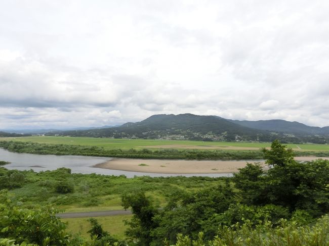 50歳迄に何かひとつ目標を立てようと思い、旅行で全国47都道府県を<br />巡ってみることにしました。<br />リュックひとつでフットワーク軽く、広く浅くがモットーです。(^^)<br /><br />早朝に現地に着く夜行バスのメリットを利用し<br />山寺(山形県)と世界遺産・平泉(岩手県)を巡ってきました。<br />日帰りでも可能でしたが、一関に泊まって翌日に厳美渓へ。<br /><br />1日目<br />早朝に山形駅着→山寺観光→平泉観光/レンタサイクル<br />→一関泊(蔵ホテル一関)<br /><br />2日目<br />厳美渓観光→仙台でランチ→帰京<br /><br />①【山寺編】http://4travel.jp/travelogue/11368318