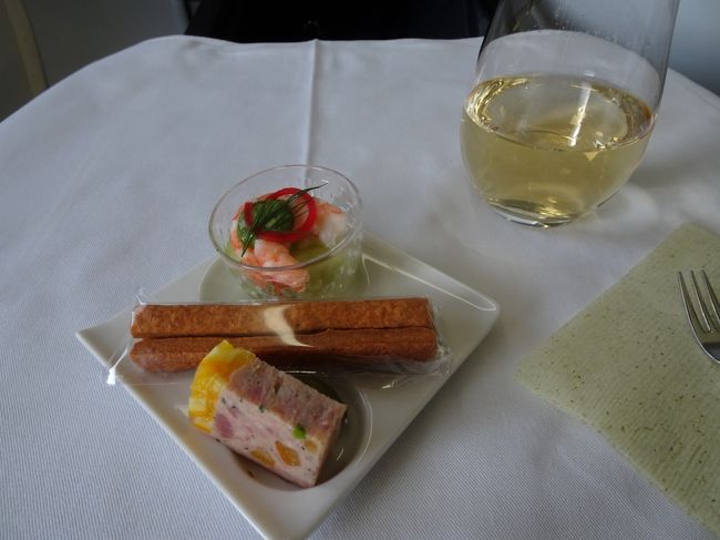 年に1回の長期休暇!!<br />去年はNYでしたが、飽きることなく今年もNY♪<br />成田空港発→JFK空港です(^▽^)/<br /><br />7日間の休暇なので、4泊6日とあまりゆっくり出来ない旅行です。。。<br />現地で最大限に遊べるように、奮発してビジネスクラスにしました( *´艸`)<br />つたない文章ですがお付き合いください(*'ω'*)<br />