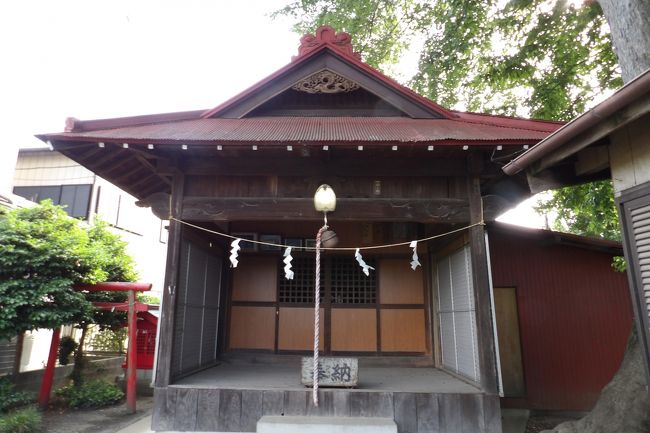 　相模原市南区磯部字下磯部に鎮座する四ッ谷日枝神社は祭神に大山咋命 （おおやまくいのみこと）を祀っている。例祭は毎年4月21日に行われている。神社の由来は分からなかった。<br />　なお、東に500m余り離れた場所、新磯小からJR相模線を過ぎて直ぐの所にも磯部日枝神社がある。明治の中頃からは村内には隣の新戸村とで1校（新磯小）の小学校しかなく、それでいて日枝神社は2社もある。勿論、新戸村にも新戸日枝神社がある。少し奇妙な気もするが、ここ四ッ谷日枝神社の氏子は少なかったのだろう。そのために、下磯部御嶽神社の氏子は小字下磯部一帯を網羅しているのであろうが、ここに四ッ谷日枝神社は小字下磯部のさらに狭い四ッ谷地区（四ツ谷上と四ツ谷下）辺りに限定されようか？<br />（表紙写真は四ッ谷日枝神社社殿）