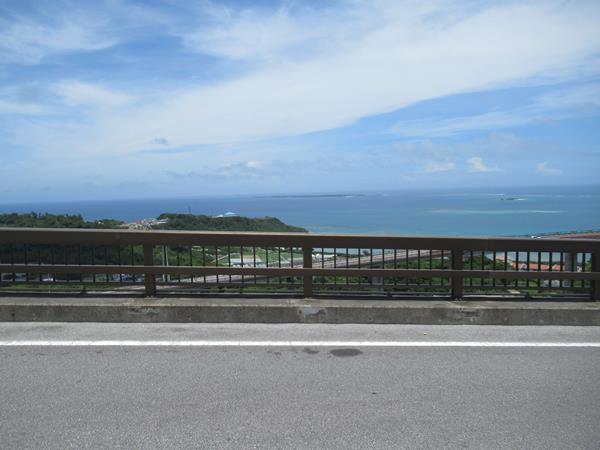 梅雨明け？の沖縄へ（５）絶好の夏空のニライカナイ橋と重要文化財中村家住宅