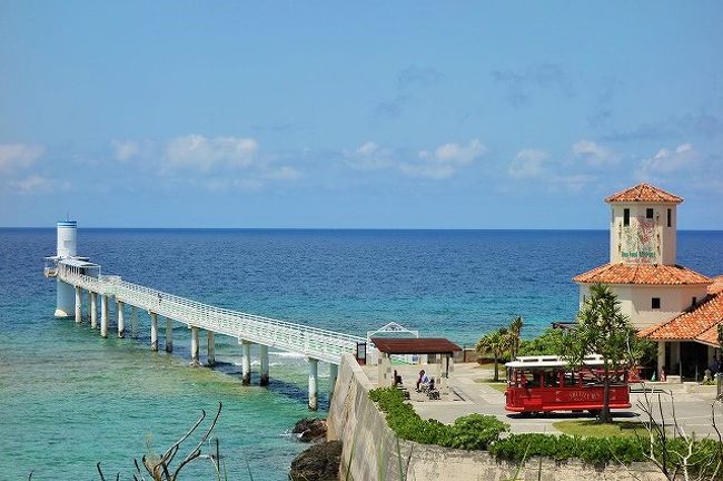 【初夏の沖縄旅(3)】<br /><br />2日目以降の宿泊先は、<br />「 ザ・テラスクラブ アット ブセナ 」<br /><br />宿泊は13歳以上限定の、<br />大人のための極上リゾートです。<br /><br />3日目＆4日目は観光などには行かず、<br />リゾートの敷地内から出ることなく、<br />ブセナでのホテルステイを満喫しました。<br /><br /><br />【今回の旅行記の日程】<br /><br />初夏の沖縄旅 (1) ホテルモントレ沖縄 スパ＆リゾート 宿泊記<br />https://4travel.jp/travelogue/11372161<br /><br />初夏の沖縄旅 (2) ザ・テラスクラブ アット ブセナ 宿泊記 【前編】<br />https://4travel.jp/travelogue/11372242<br /><br />初夏の沖縄旅 (3) ザ・テラスクラブ アット ブセナ 宿泊記 【後編】<br />この旅行記<br />