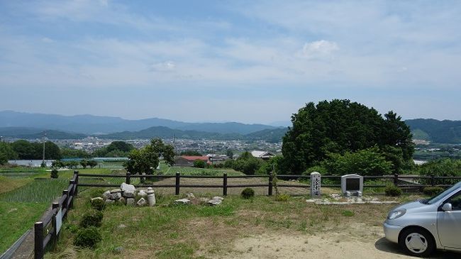 　先日吉野「花矢倉」から見た葛城の遠望に感動しました。では、その逆はどう見えるかという命題を課して、再び金剛葛城行へ・・・と云えばかっこよくは聞こえるのですが、中河内にも野暮用を抱えておりましてその序でと云うのが本音ではありますが、それなりに楽しかったのでご報告です。