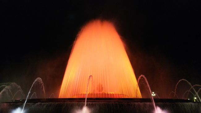 写真コメント:ホテル付近の噴水ショー「Font Màgica de Montjuïc」!ちょうど週末に宿泊していたので見ることができました!めちゃくちゃ綺麗でした!