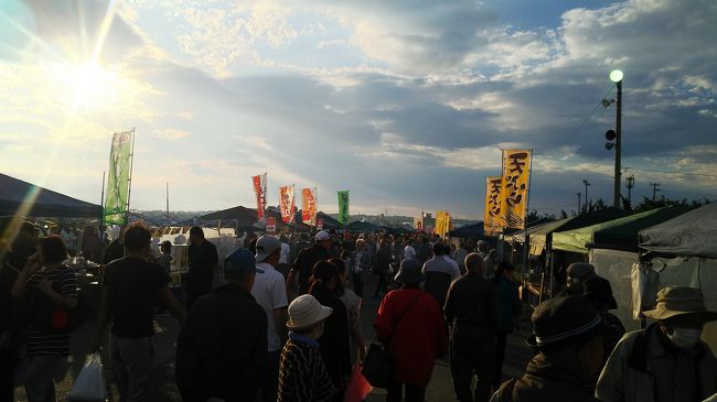 朝の情報番組で日本一の朝市として紹介されてた館鼻岸壁朝市に行きたくて行きたくてウズウズ<br />虎視眈々と画策し後期高齢者の両親を誘って八戸に前乗り♪<br /><br />期間限定!ETC周遊割引「ドラ割」の北東北周遊プラン申請<br />週末2日間高速乗り放題定額7000円<br /><br />GO!GO!!<br /><br /><br />