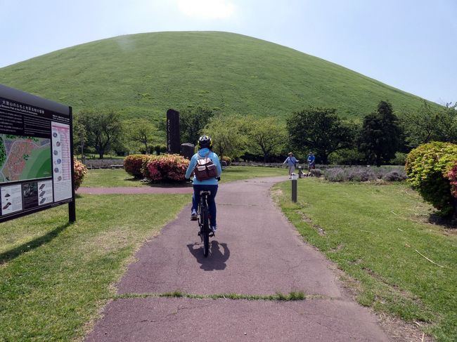 写真の枚数が６０枚に達したので、複数話に分けてグレートネイチャーツアーズ［ＣＴＡ］ダウンヒルサイクリング 城ケ崎コースの様子を綴ります。<br /><br />一番大室山を下山した私たちですが、その後ツアー客がすぐ揃い、ガイドの説明を聞いて、ツアーの開始です。<br />