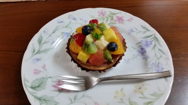 2018年6月22日(金)~23日(土)小倉で友達と、そして翌日従妹と会い、ランチやお茶をし、美術館に行き、「キルト展」と「色と形にみる音のはじまり」を鑑賞し、ホテルに戻りました。目とお腹と心が満足できた2日間の旅行記です。<br /> 行った場所は 22日(金)「銀次郎」「北九州市立美術館」「glover」<br />23日(土)「あんばい」「湖月堂」ホテルは「アーバンホテルかじまち」です。<br />