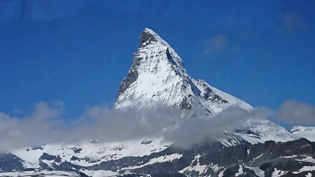 最近、二年から三年に1度は海外旅行に行くようにしています。(時間とお金に余裕があれば…)今年は嫁とスイス旅行に行きました。<br /><br />今年のスイス旅行は多くの日本人が利用する列車ではなく、レンタカーで各地をまわる計画。<br /><br />今回は初日から色々な事がありました・・・。