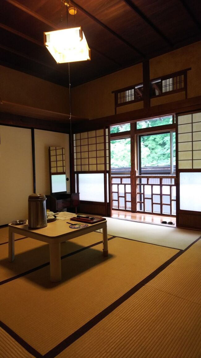 ブラック企業退職記念(笑)、暇が出来たからの一人旅。ちょい高旅館部「菊水館」に泊まった翌日、本来泊まりたかった格安「湯治屋」に移動した2泊目の宿泊記です。
