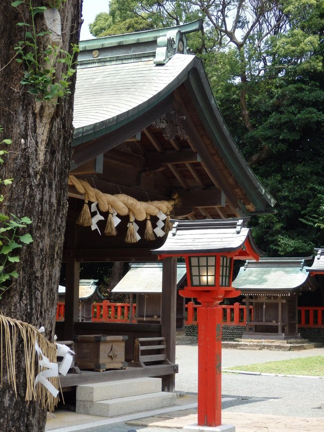 この春に東京から関西に移って3ヵ月。だいぶ慣れてきたように思う一方で、調子がずれたり戸惑ったりすることもまだちらほら。<br />自分の進むべき道を照らしていただき平穏に暮らしていけることを祈願する目的で、道主貴（みちぬしのむち）とも称される宗像三女神をお祀りする宗像大社の辺津宮と中津宮を初めて訪問してきました。