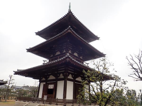 京都奈良へ（１３）奈良斑鳩の里へ。法輪寺・法起寺の三重塔と大和路快速