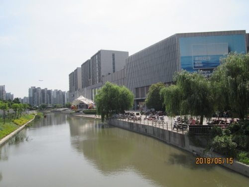 上海の金沙江西路・江橋万達広場・巨大モール・開業2011年