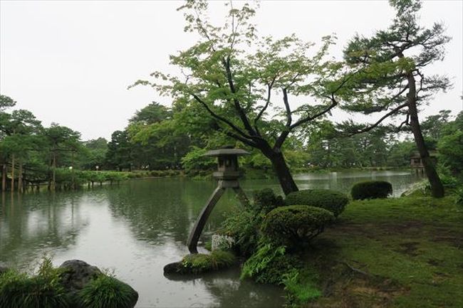 大雨の中ですが、金沢市内を歩いて観光してきました。5時間の散歩を楽しみました。
