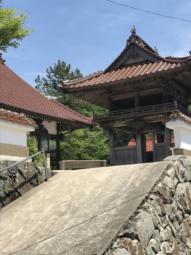 随分前に人生の楽園というテレビ番組に出ていた、北広島町のお寺、浄謙寺。イタリアン精進料理ランチを頂きに出かけて来ました。<br /><br />北広島町は島根県と広島県との境目にあります。<br /><br />とってもいいお天気で気持ちの良い小旅行でした。<br /><br />主人と一緒に出掛けたのですが…<br />ほとんどが女性。<br /><br />あー日本経済は女が支えているんだわと実感！