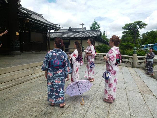 東本願寺・西本願寺をまわり、最後に漬け物の試食とワインを楽しんで早めに帰宅しました。<br /><br />この地域(下京区)人手は少なめでした。