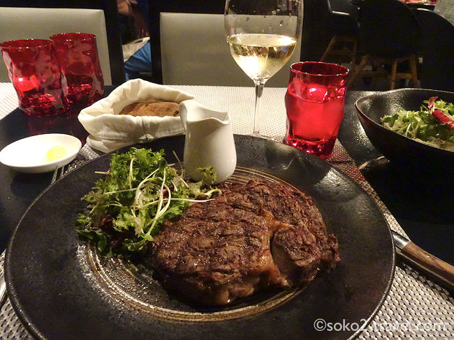 ホーチミン3日目<br />ガイドさんと15時前に別れてここから一人で楽しみます。<br />・Yuriスパでネイルとマッサージ。*ベトナム人は全員手先が器用な訳じゃない。<br />・洋服のオーダーメイドのお店マングローブ。予定にはなかったけど偶然お店を見つけたからとりあえず洋服オーダー。<br />・ベトナムはフレンチが美味しいらしから、Le Cortoお一人様フレンチディナー。<br />・初めて一人で使ってみた!Grabタクシー。<br /><br />⇒詳しい感想はこちらから<br />そこそこTraveler(ブログ移転中)<br />http://soko2-travel.com/2018/07/10/vietnam-thai-06/<br /><br />⇒これまでの旅行記はこちら<br />http://sokotabi.exblog.jp/