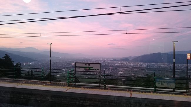 姨捨駅からの夜景と夕食を楽しめる、『「ナイトビュー姨捨スペシャル」で行く「更級の月」での夕食と夜景を楽しむ旅』へ行ってきました。クルーズトレイン四季島で利用している夜景バー「更級の月」での夕食と夜景を楽しめ、ついでに小布施まで足を延ばす贅沢な旅行となりました。