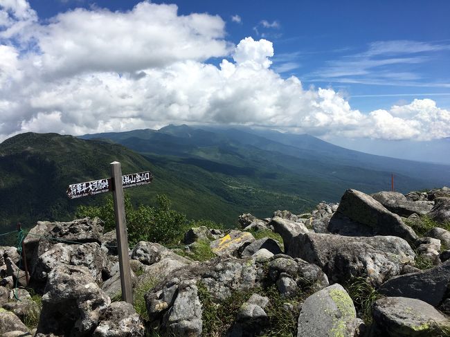 昨年の富士登山以降山歩きにはまっている私ですが、毎日暑い日が続く関東を抜け出し、冷たい空気を感じたくスーパーあずさに乗って蓼科山へと行ってきました。<br />しかし、、、蓼科山は想像以上にキツかった(＞人＜;)