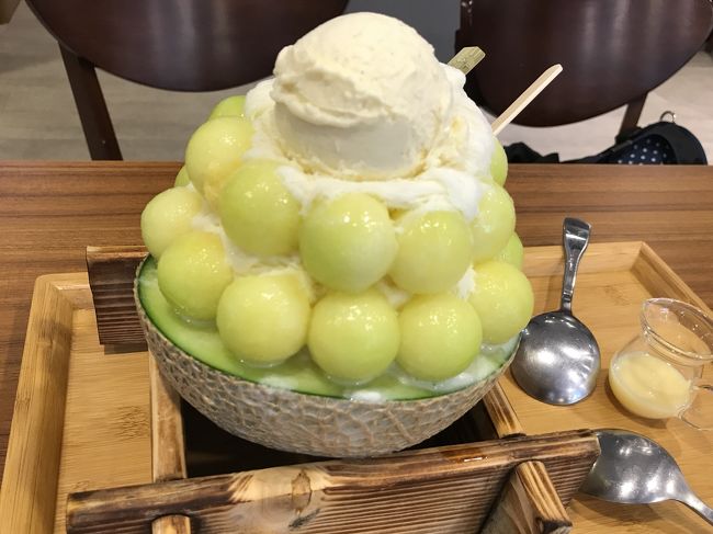 マイル特典旅行で行って来ました!初の花蓮、そして毎度の台北&猫村猴トンです。<br /><br />最近とても人気の高い台湾なので、マイル特典旅行も早くから手配しないと取れない(^-^;<br />そんな状態なので330日前から早々と手配(*^^)v<br /><br />今回は4泊なので台北の他にも足を延ばしたいが、3月には日帰りだけど台中に行った。さて、どこへ行くか?<br /><br />台南や高雄も考えたけど、花蓮に決めた。花蓮では一泊なので遠出は出来ないけど、食べたい物を食べ、夜市を楽しみました。<br /><br />そしていつものように猫村猴トンへも行きます!