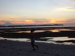 ロンボク　バンサル港の抜け方　ギリ　アイル（AIR　island）の夕陽　マタラム カルフール