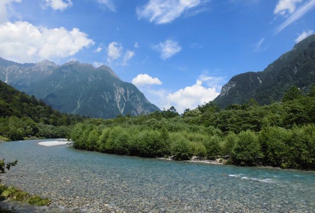 日本列島は連日危険な暑さですね。<br />この熱地獄もう我慢できない!<br /><br />てことで、<br /><br />涼を求めて上高地へ。<br /><br /><br />ところが、<br /><br />涼しいはずの上高地までも・・・アチチ。<br />Σ\( ̄ー ̄;)ナンデヤネン <br /><br /><br /><br />