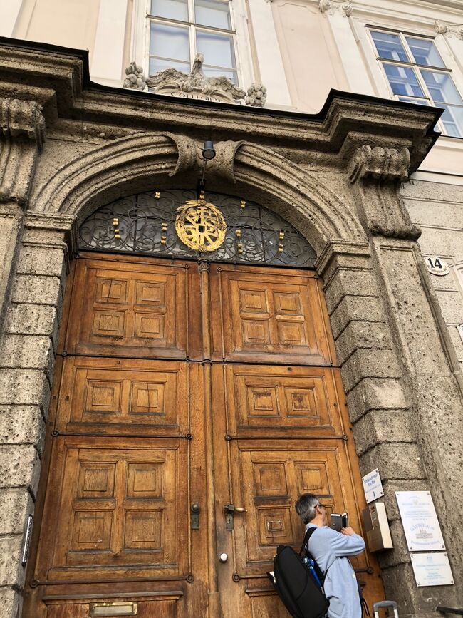 ドイツのフランクフルトからどんな珍道中となるやら・・・2回目。何千㌔のオヤジと妻の旅。<br />おやじは主に絵の買い付け? 妻は猫を尋ねて<br /><br />旅程:あくまで予定(昨年はヴァインハイムの友達の家を起点に・・・)<br /><br />①成田→フランクフルト → ストラスブール(泊)<br />②ストラスブール →ベルクハイム →リボヴィレ →ユナヴィール →リクヴィール →カイゼルベルク →カッツェンタール →テュルクハイム →ヴェlットルハイム →エーグィスハイム(泊)<br />③エーグィスハイム→バーゼル→ベルン→フリブール(泊)<br />④フリブール→ヴィルダースヴィル→Schynige Platte→カヴァニヤゴ(泊)<br />⑤カヴァニョゴ→ベリンツォーナ→ペーロ(泊)<br />⑥ペーロ→サンタ・マリア・デッレ・グラツィエ教会→マーケット→Open Air Theatr→ペーロ(泊)<br />⑦ペーロ →ベローナ →システィアーナ(泊)<br />⑧システィアーナ →ポストイナ →サモボル →ザグレブ(泊)<br />⑨ザグレブ →プトゥイ →マリボル →ケーセグ(泊)<br />⑩ケーセグ → ウイーン(泊)<br />⑪ウイーン →ベネディクト修道院 →クレムス・アンデア・ドナウ →メルク修道院 →ザルツブルク(泊)<br />⑫ザルツブルク →(泊)<br />⑬ザルツブルク →未定(泊)<br />⑭未定 →未定(泊)<br />⑮未定 →機中(泊)<br />⑯機中 →成田