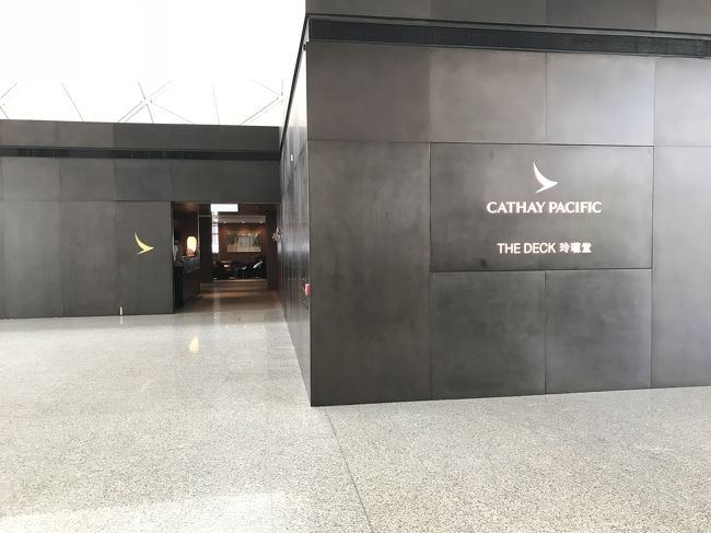 毎月スリランカ行ってるのにホテルと空港の往復だけってどうよ?<br />ということで観光のツアー申し込んでみた<br /><br />阪急トラピックス 【全区間ビジネスクラス利用】5つの世界遺産を巡るスリランカ周遊6日間<br /><br />基本旅費/大人199,800円<br />一人部屋追加料金40,000円<br />国内空港施設使用料2,090円<br />海外空港諸税・サービス料等11,420円<br />燃油サーチャージ18,600円<br />国内空港旅客保安サービス料520円<br />計272,430円<br /><br />スーペリアと書いてあったホテル2つが3☆(スタンダード)<br />全ホテル2人で宿泊した料金ですら4万いかないのが納得いかないんだが・・・<br /><br />たくさん便数あるのに、料金安く上げるために成田朝便でトランジット5時間半(;ω;)<br />