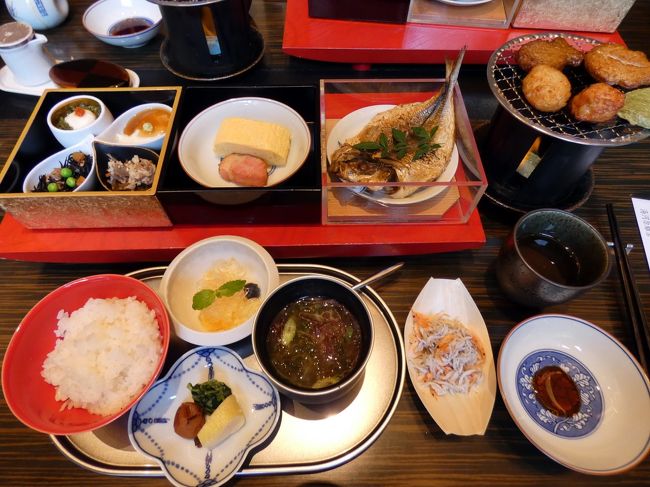 今回の旅行の目的は、エクシブ湯河原離宮にある和・洋・中華の三つのレストランを楽しむことです。<br /><br />そこで、唯一残った日本料理 湯河原 華暦を楽しもうと、朝食を頂くことにします。<br />